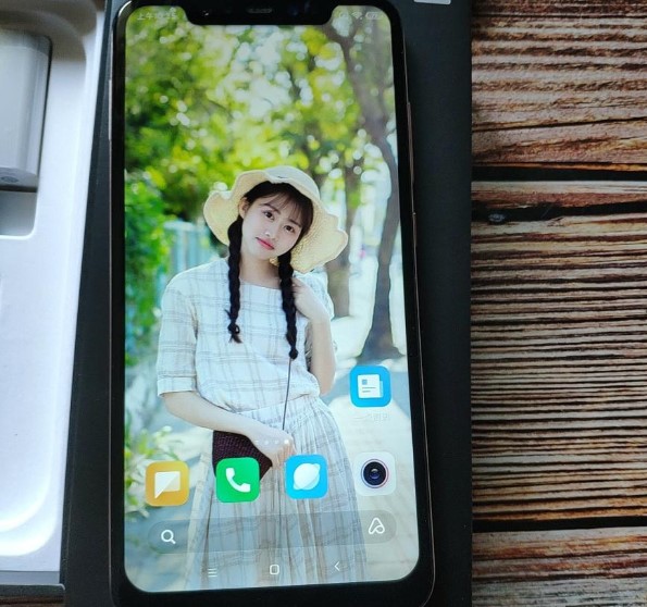 小米8金色6+128G无锁机，骁龙845处理器，原装配件齐全
